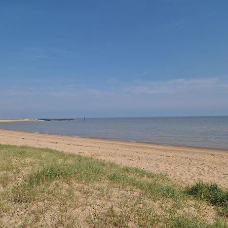 Three Jays Hotel Saint Osyth Bagian luar foto